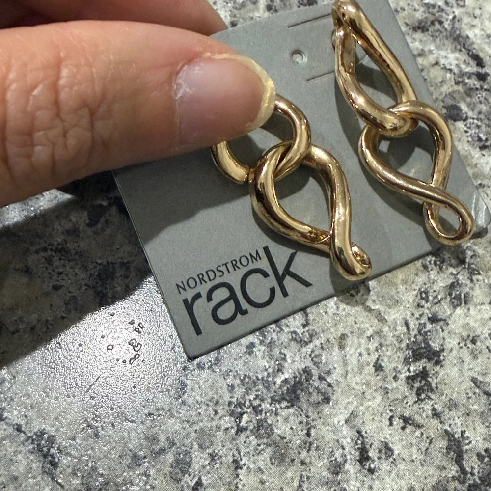 Nordstrom Rack Women’s Twisted Link Gold Drop Earrings